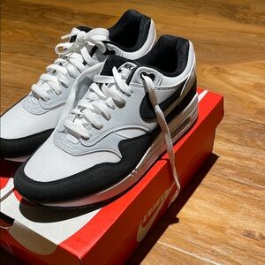 Men’s Nike Air Max 1 White, Black, Pure Platinum Size 9.5